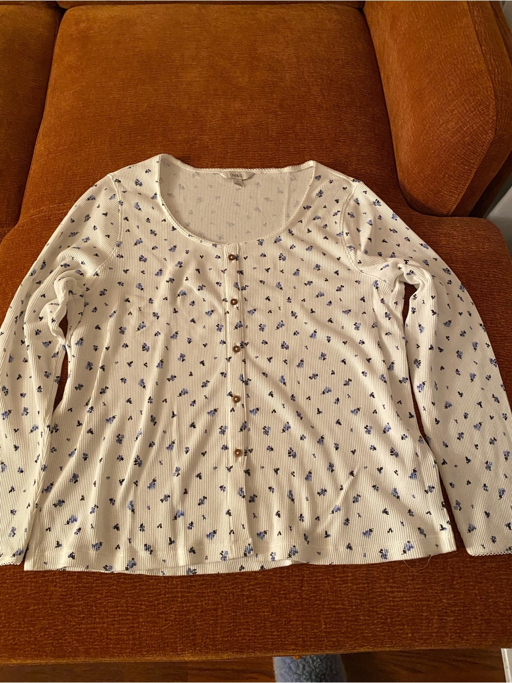 Womens White Floral Button-Front Ribbed Top - Picture 2 of 4